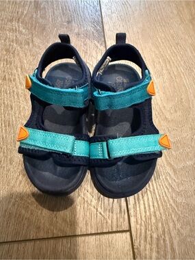 Oshkosh B’gosh Toddler Navy and Teal Adjustable Strap Sandals Size 7
